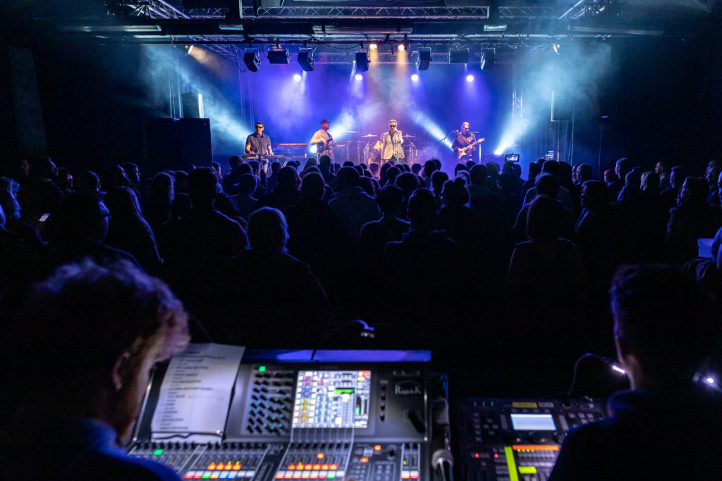 La grande salle de diffusion en concert
